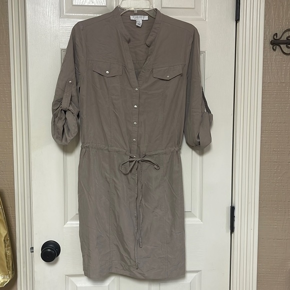 Forever 21 Dresses & Skirts - Forever 21 dress. Size medium. Great condition!